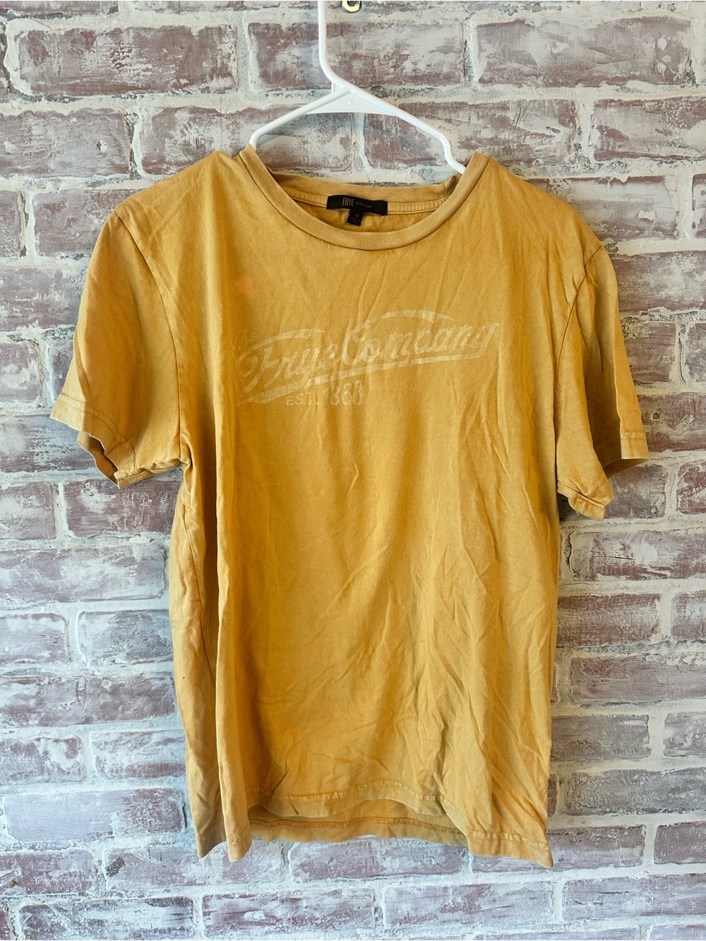 FRYE AND CO. Men's Mustard Yellow Short-Sleeve Logo Tee